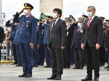 CUMHURİYETİMİZİN KURUCUSU GAZİ MUSTAFA KEMAL ATATÜRK YAPILAN RESMİ TÖRENLE ANILDI CUMHURİYETİMİZİN KURUCUSU GAZİ MUSTAFA KEMAL ATATÜRK YAPILAN RESMİ TÖRENLE ANILDI