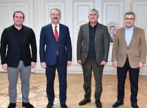 CUMHURBAŞKANI BAŞDANIŞMANI VE BELEDİYE BAŞKANLARINDAN BAŞKAN HİLMİ TÜRKMEN'E ZİYARET CUMHURBAŞKANI BAŞDANIŞMANI VE BELEDİYE BAŞKANLARINDAN BAŞKAN HİLMİ TÜRKMEN'E ZİYARET