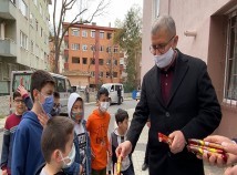 BAŞKANIMIZ HİLMİ TÜRKMEN İFTAR ÖNCESİ VATANDAŞLARIMIZIN KAPISINI ÇALDI BAŞKANIMIZ HİLMİ TÜRKMEN İFTAR ÖNCESİ VATANDAŞLARIMIZIN KAPISINI ÇALDI