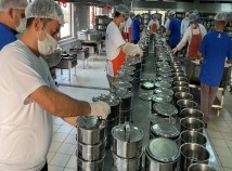 AŞEVİNDE KAZANLAR KAYNAMAYA DEVAM EDİYOR AŞEVİNDE KAZANLAR KAYNAMAYA DEVAM EDİYOR