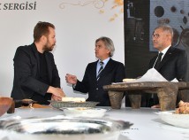 ŞEF YAZAR ÖMÜR AKKOR'UN “ANADOLU'NUN BİNLERCE YILI” CANLI YEMEK SERGİSİ İSTANBULLULARI BULUŞTURDU ŞEF YAZAR ÖMÜR AKKOR'UN “ANADOLU'NUN BİNLERCE YILI” CANLI YEMEK SERGİSİ İSTANBULLULARI BULUŞTURDU