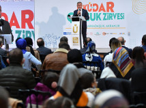 ÇOCUK ZİRVESİ'NDE MİNİKLER KÜRSÜYE ÇIKTI ÇOCUK ZİRVESİ'NDE MİNİKLER KÜRSÜYE ÇIKTI