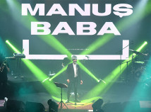 MANUŞ BABA SEVİLEN ŞARKILARINI ÜSKÜDAR'DA SESLENDİRDİ MANUŞ BABA SEVİLEN ŞARKILARINI ÜSKÜDAR'DA SESLENDİRDİ