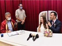 YABANCI GELİN VE DAMAT ÜSKÜDAR BELEDİYESİ'NDE EVET DEDİ YABANCI GELİN VE DAMAT ÜSKÜDAR BELEDİYESİ'NDE EVET DEDİ