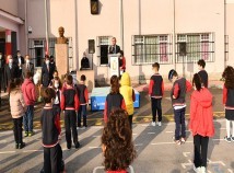 TEV TÜRKAN SEDEFOĞLU İLKOKULU'NDA BAYRAK TÖRENİ TEV TÜRKAN SEDEFOĞLU İLKOKULU'NDA BAYRAK TÖRENİ
